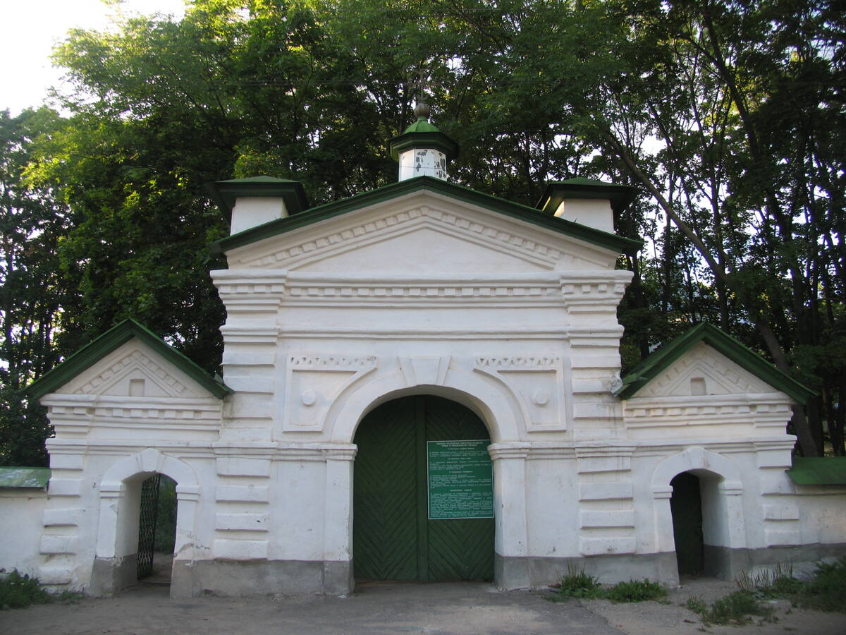 Церковь Димитрия Солунского в Поле, Псков (Псков, город, Псковская область). дополнительная информация,  Св. ворота