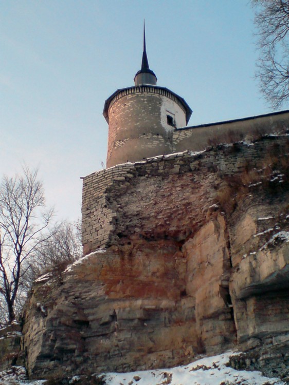 Псков. Снетогорский женский монастырь. дополнительная информация, Угловая башня.