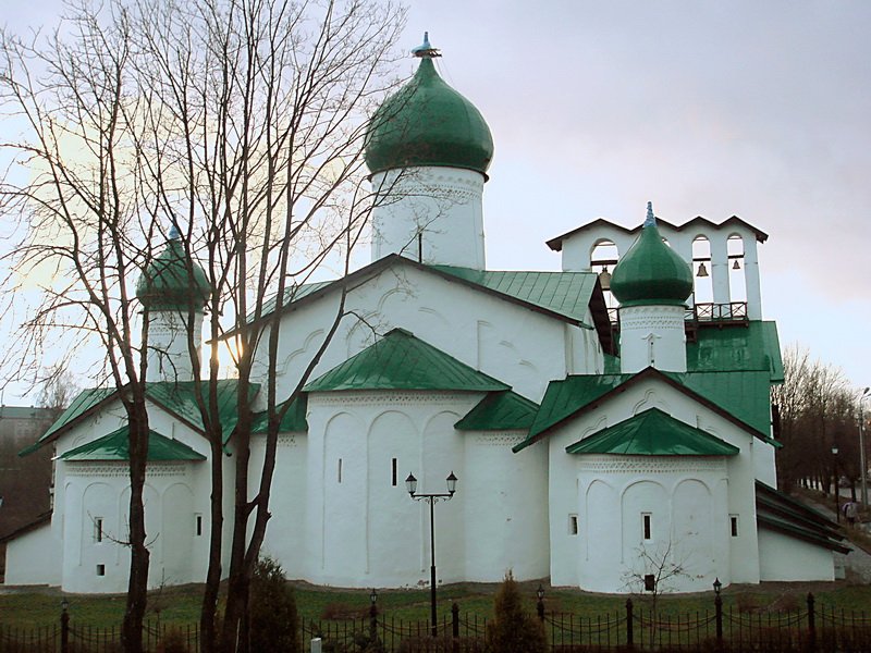 Церковь Богоявления Господня с Запсковья, Псков (Псков, город, Псковская область). фасады, Отремонтирована. Кресты на реставрации.