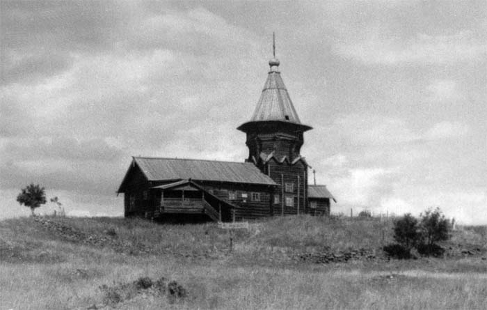 Лычный, остров. Церковь Петра и Павла. общий вид в ландшафте, Общий вид церкви