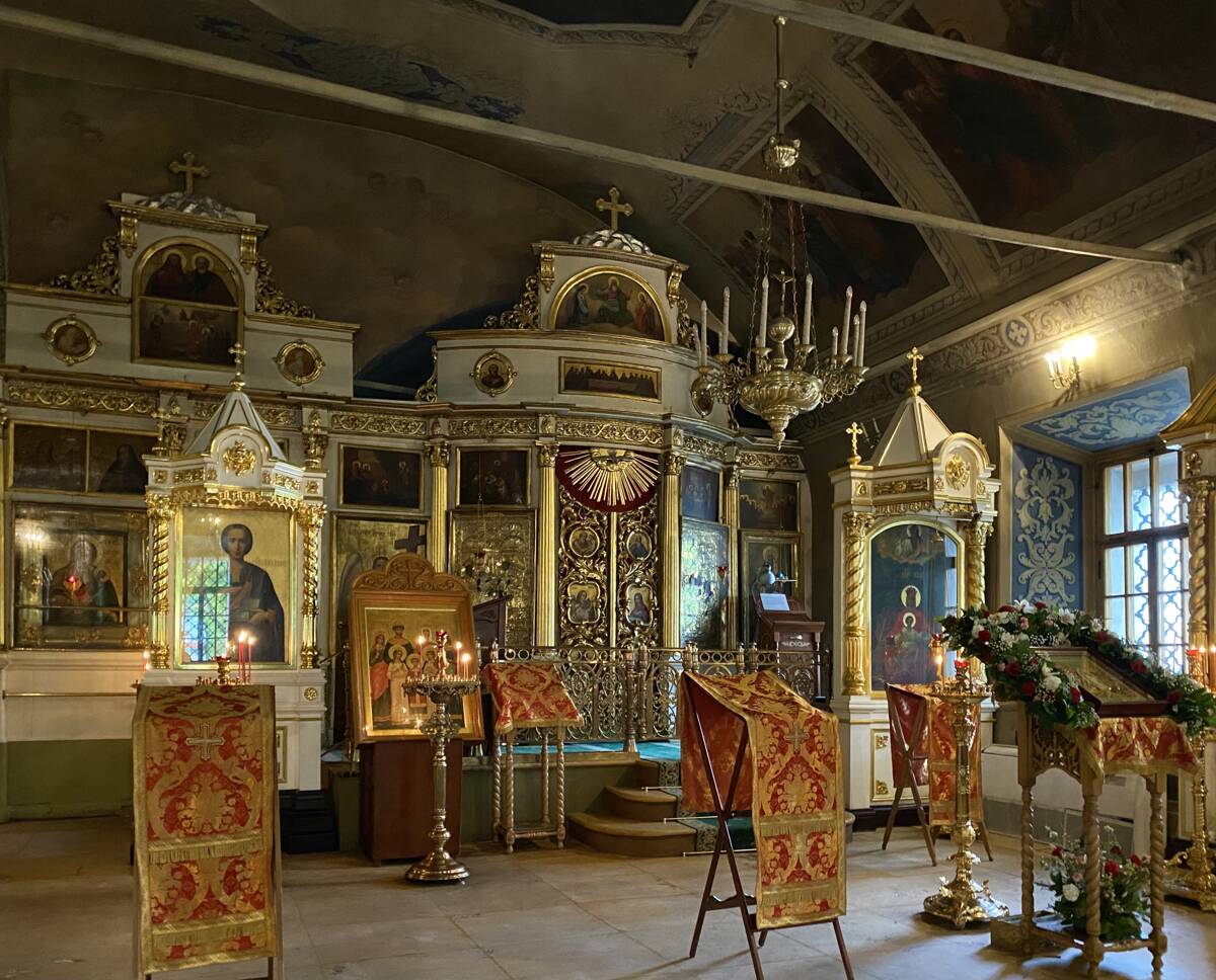Церковь Николая Чудотворца в Хамовниках, Хамовники (Центральный административный округ (ЦАО), г. Москва). интерьер и убранство, Правый придельный иконостас