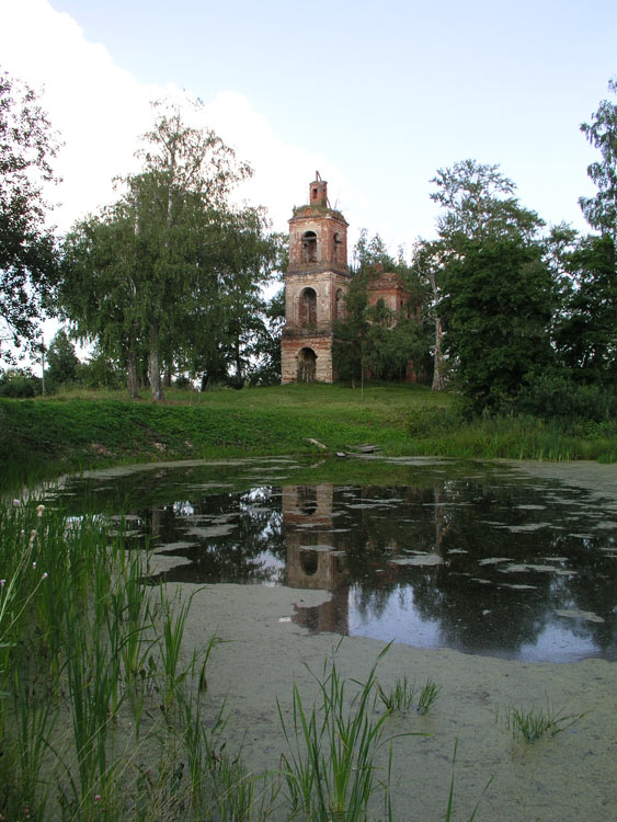 Николо-Нальяново. Церковь Николая Чудотворца. общий вид в ландшафте