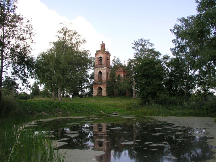 Николо-Нальяново. Церковь Николая Чудотворца. общий вид в ландшафте