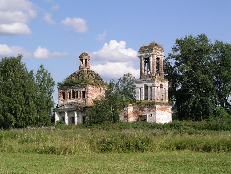 Торопово. Церковь Воскресения Христова. общий вид в ландшафте