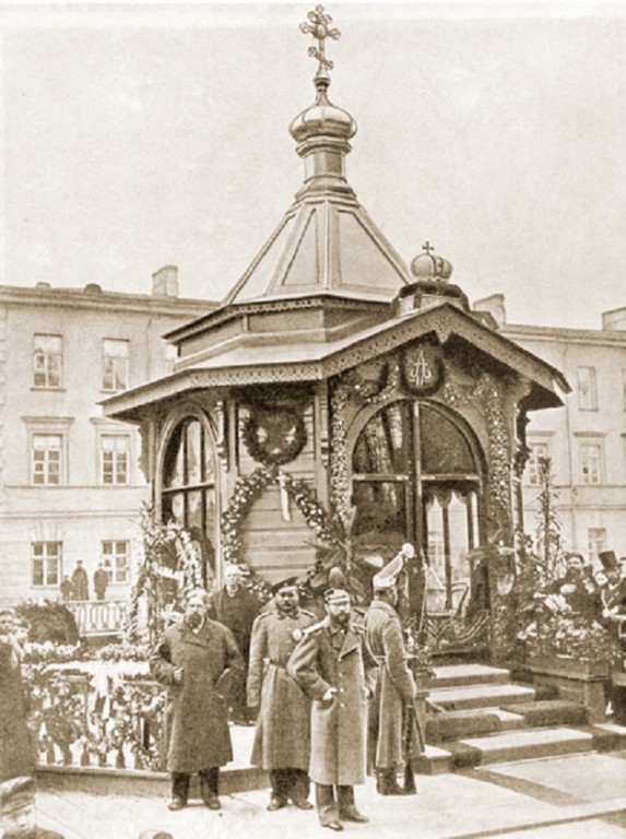 Собор Воскресения Христова, Центральный район (Санкт-Петербург, г. Санкт-Петербург). архивная фотография, Временная часовня на Екатерининском канале (фото 1881-1883 год)