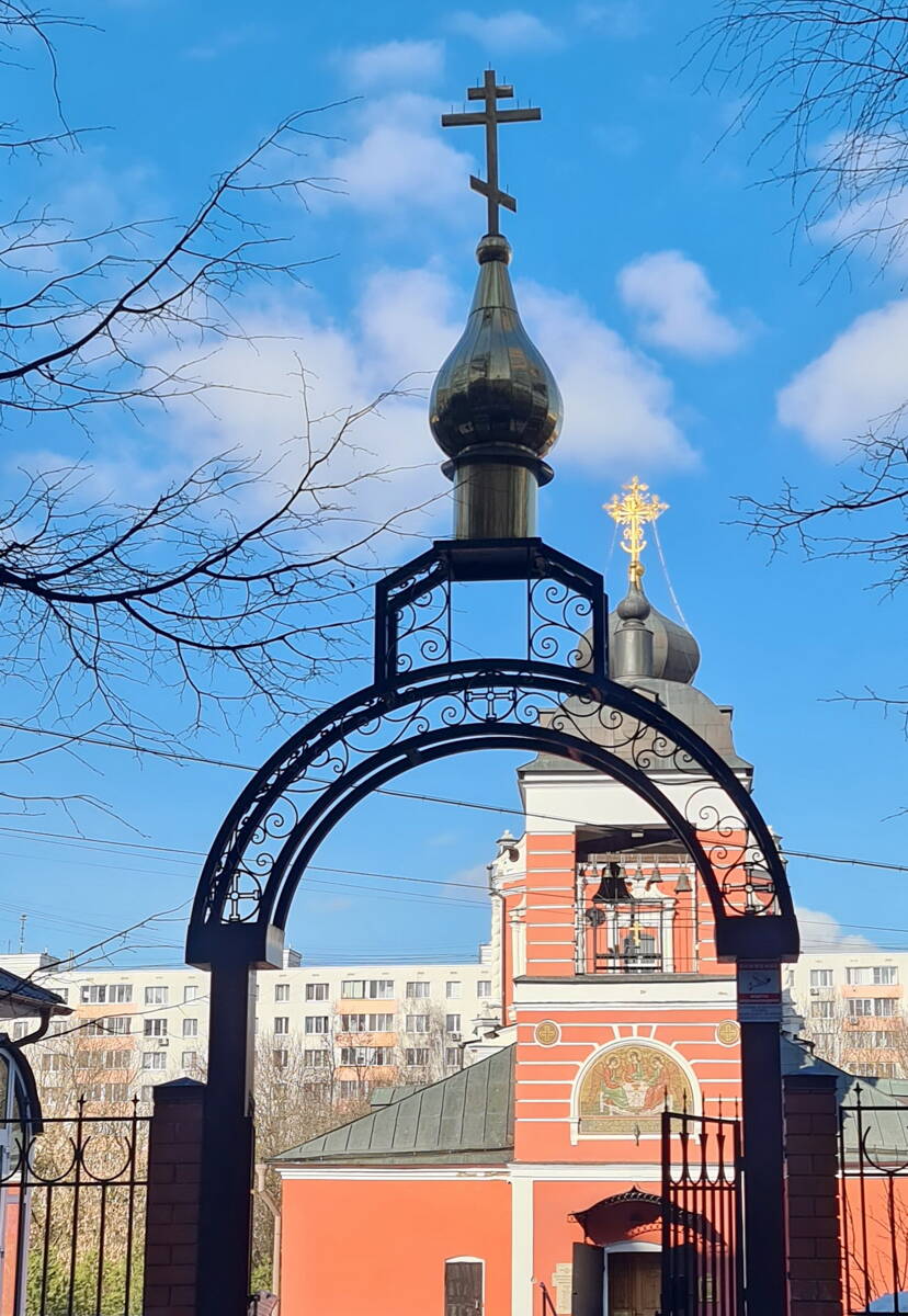 Церковь Троицы Живоначальной в Конькове, Коньково (Юго-Западный административный округ (ЮЗАО), г. Москва). дополнительная информация, Калитка западной части ограды