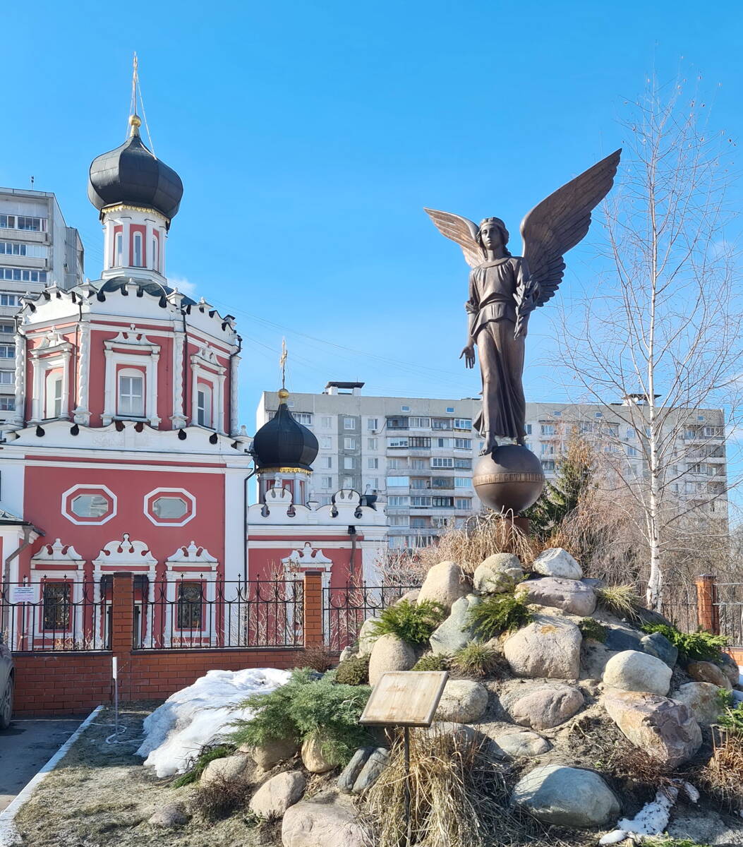 Церковь Троицы Живоначальной в Конькове, Коньково (Юго-Западный административный округ (ЮЗАО), г. Москва). дополнительная информация, Скульптура 