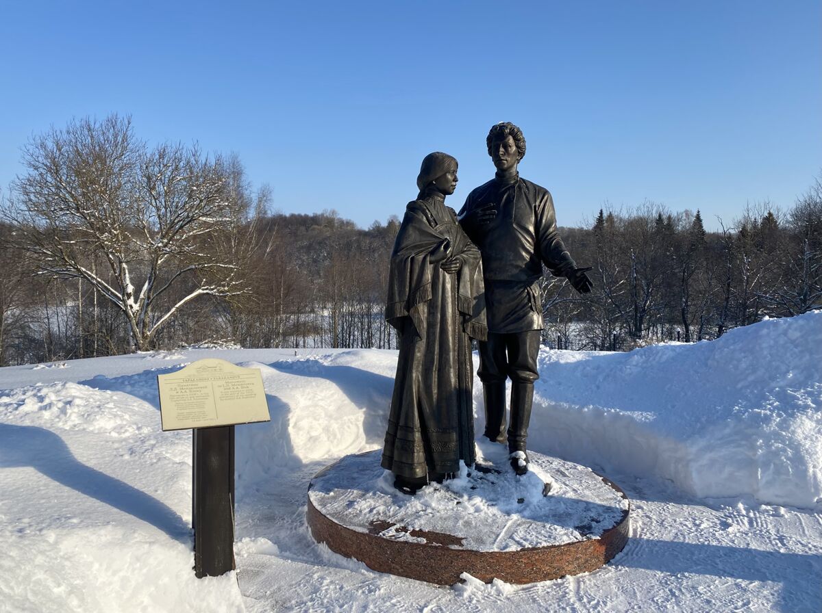Церковь Михаила Архангела, Тараканово (Солнечногорский городской округ, Московская область). дополнительная информация, Памятник Петру и Февронье при церкви