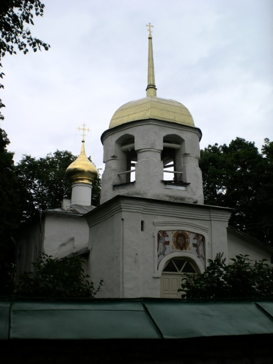 Псков. Церковь Алексия, человека Божия, с Поля. фасады