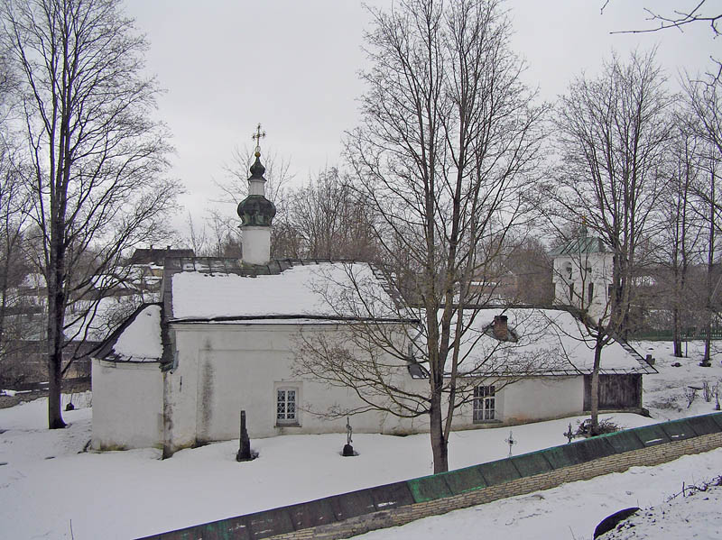 Церковь Сергия Радонежского и Никандра, Изборск (Печорский район, Псковская область). общий вид в ландшафте, вид с северо-востока