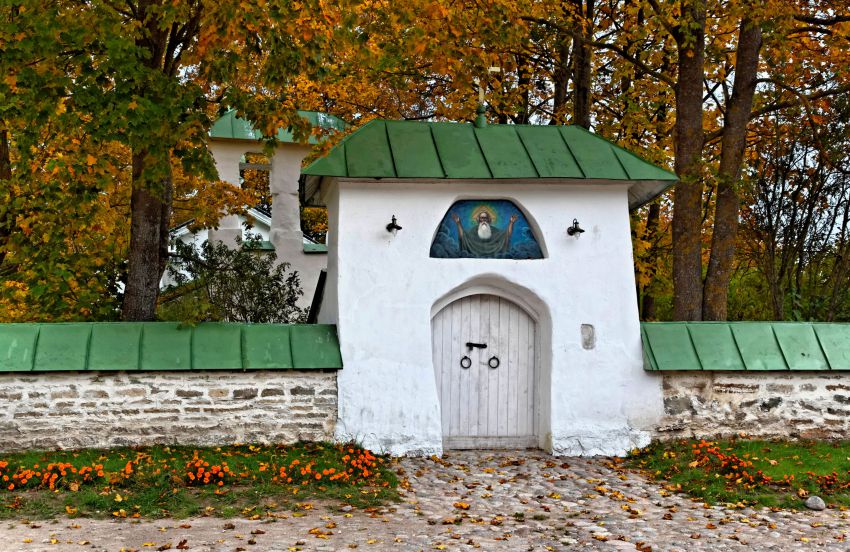 Церковь Сергия Радонежского и Никандра, Изборск (Печорский район, Псковская область). дополнительная информация