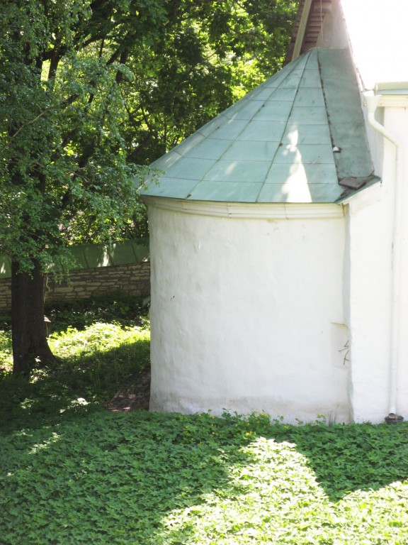 Церковь Сергия Радонежского и Никандра, Изборск (Печорский район, Псковская область). архитектурные детали, Апсида храма