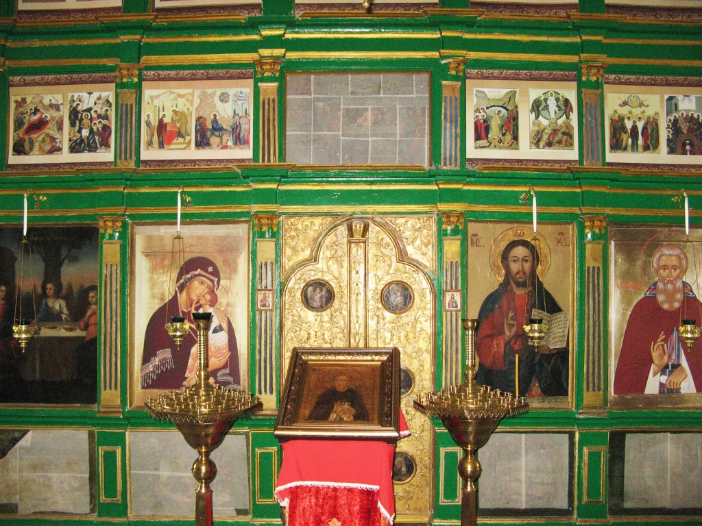Церковь Сергия Радонежского и Никандра, Изборск (Печорский район, Псковская область). дополнительная информация, Иконостас церкви