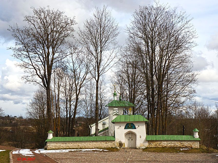 Церковь Сергия Радонежского и Никандра, Изборск (Печорский район, Псковская область). общий вид в ландшафте