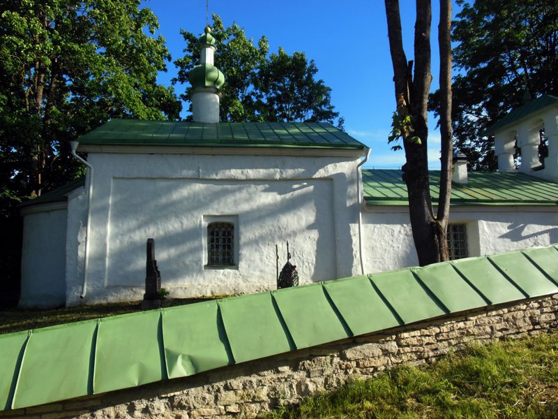 Церковь Сергия Радонежского и Никандра, Изборск (Печорский район, Псковская область). архитектурные детали, Фасад четверика