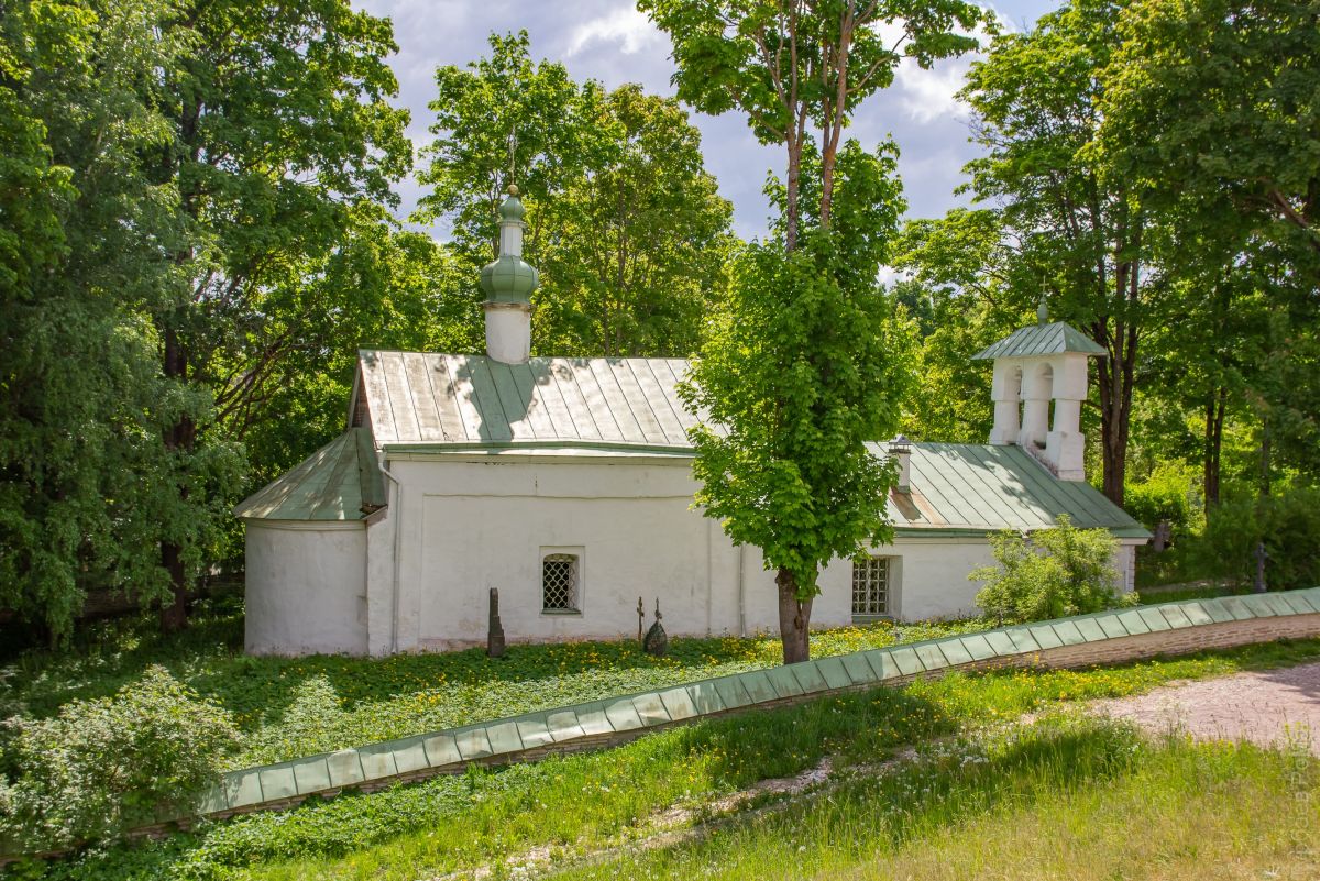 Изборск. Церковь Сергия Радонежского и Никандра. фасады, Вид с севера