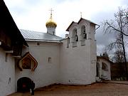 Успенский Псково-Печерский монастырь. Надвратная церковь Николая Чудотворца, Звонница<br>, Печоры, Печорский район, Псковская область