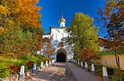 Успенский Псково-Печерский монастырь. Надвратная церковь Николая Чудотворца - Печоры - Печорский район - Псковская область