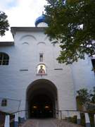 Печоры. Успенский Псково-Печерский монастырь. Надвратная церковь Николая Чудотворца