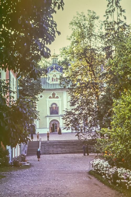 Печоры. Успенский Псково-Печерский монастырь. Звонница. архивная фотография, Оцифрованный слайд 1975 года