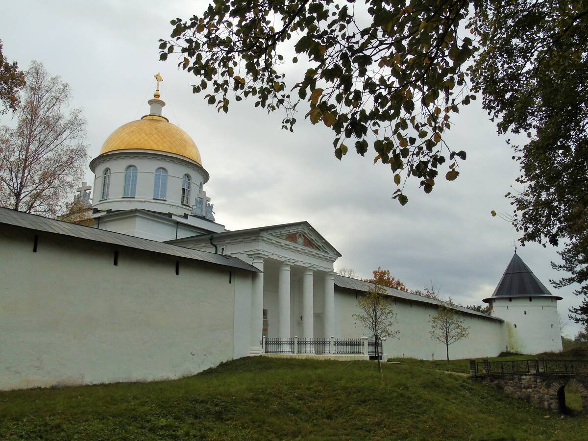 Успенский Псково-Печерский монастырь. Собор Михаила Архангела, Печоры (Печорский район, Псковская область). архитектурные детали