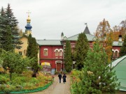 Печоры. Успенский Псково-Печерский монастырь. Церковь святого Лазаря