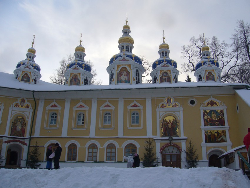 Печоры. Успенский Псково-Печерский монастырь. Собор Успения Пресвятой Богородицы. фасады