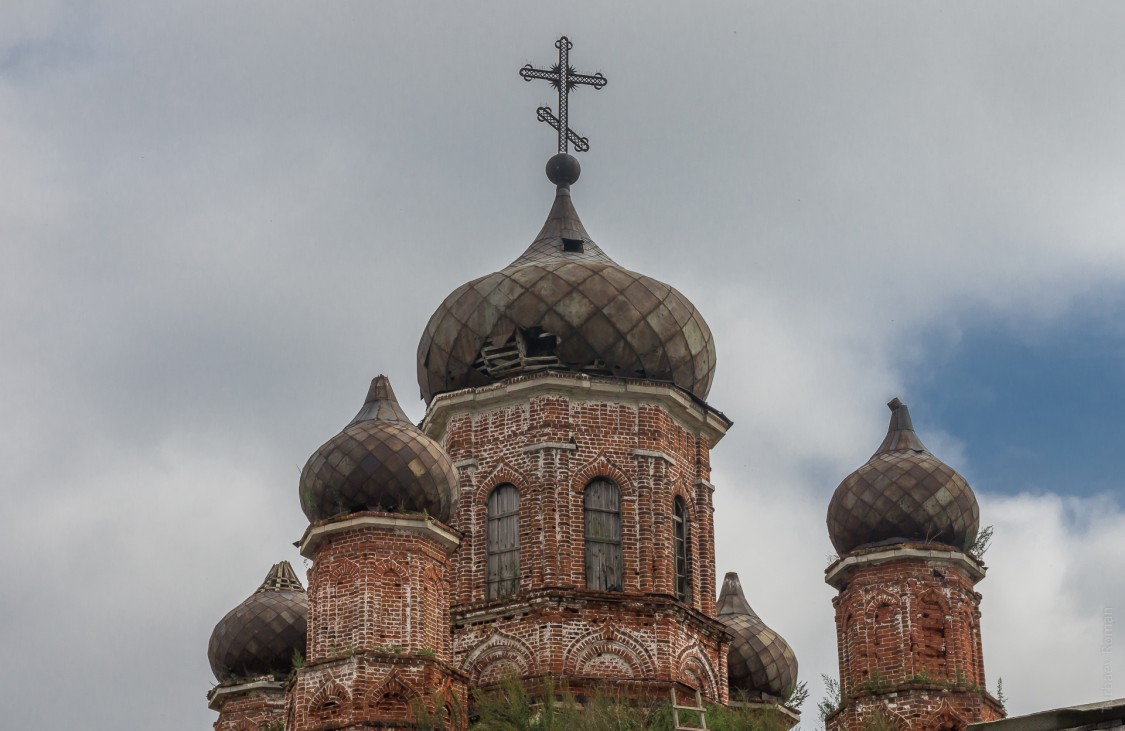 Гатиха. Церковь Троицы Живоначальной. фасады