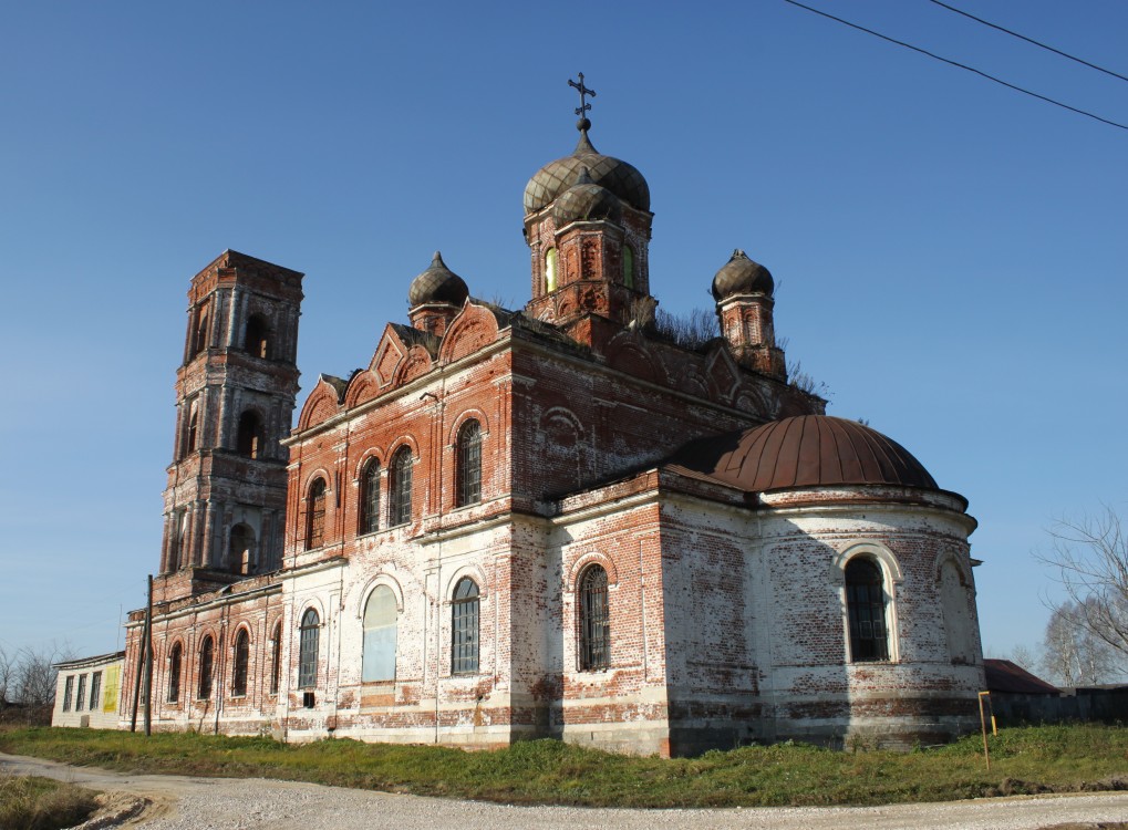 Церковь Троицы Живоначальной в Песьянке, Гатиха (Камешковский район, Владимирская область). фасады, Вид с юго-востока
