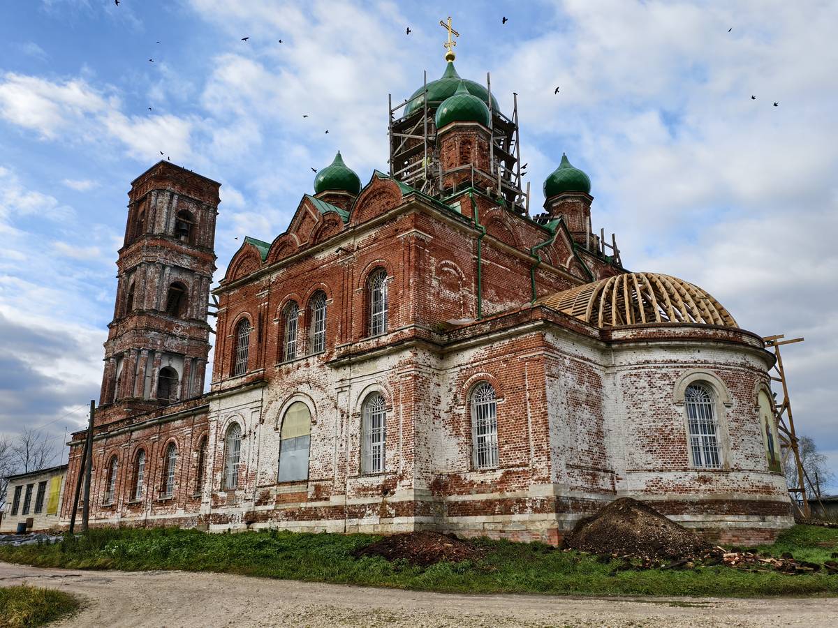 Церковь Троицы Живоначальной в Песьянке, Гатиха (Камешковский район, Владимирская область). фасады, Восстановительные работы крыши алтарной части