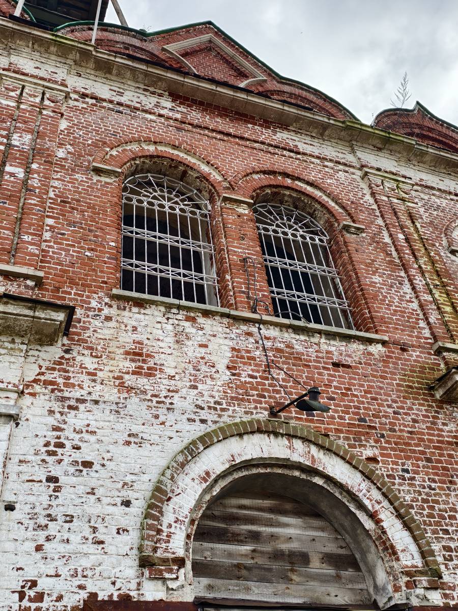 Церковь Троицы Живоначальной в Песьянке, Гатиха (Камешковский район, Владимирская область). архитектурные детали, Архитектурные детали основного объёма