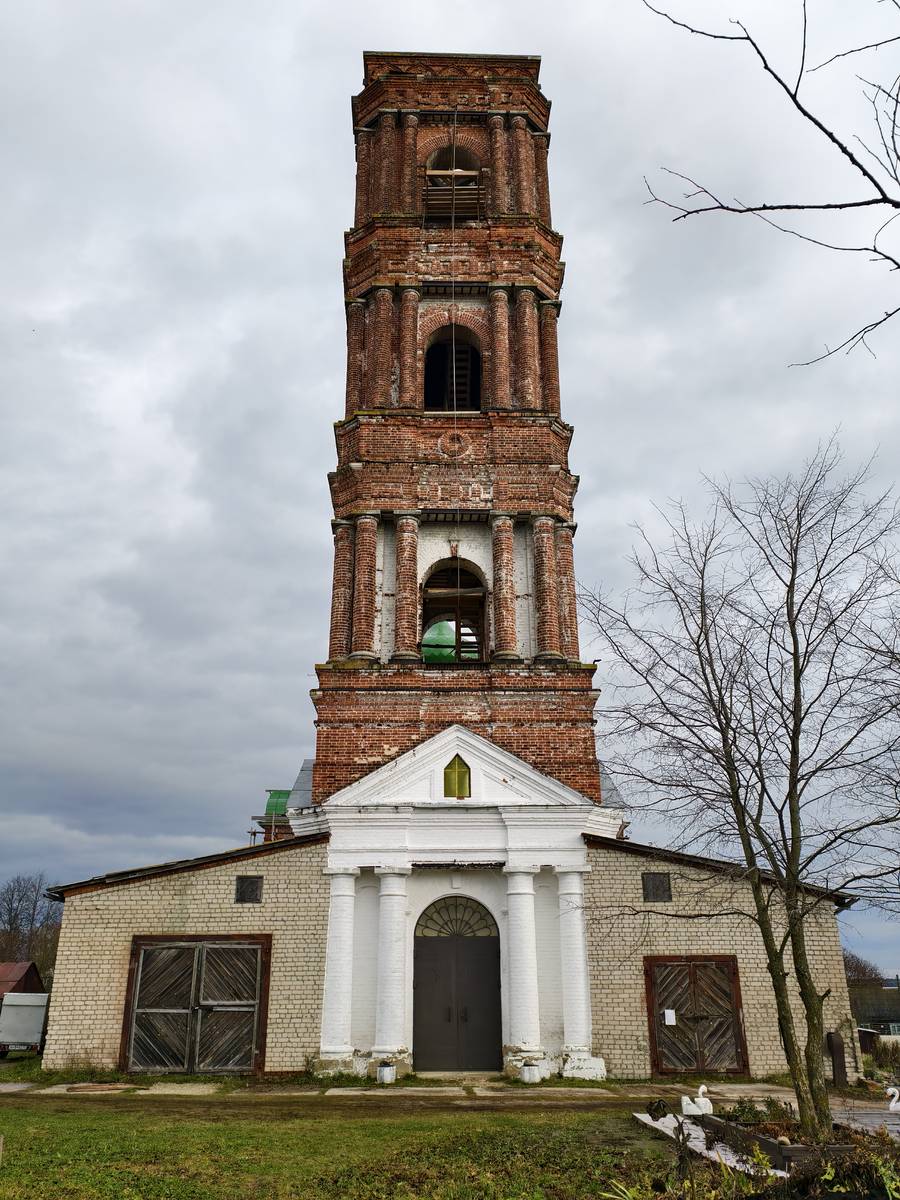 Церковь Троицы Живоначальной в Песьянке, Гатиха (Камешковский район, Владимирская область). фасады, Вид с запада