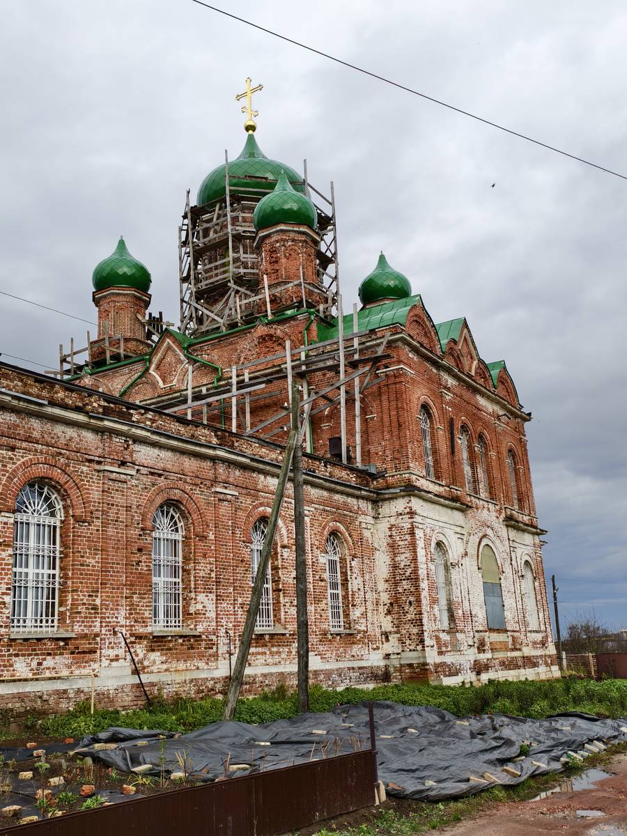 Церковь Троицы Живоначальной в Песьянке, Гатиха (Камешковский район, Владимирская область). архитектурные детали, Вид с Юго-запада