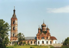 Гатиха. Церковь Троицы Живоначальной в Песьянке