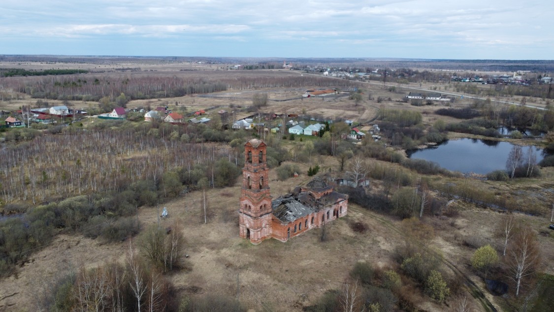 Церковь Введения во храм Пресвятой Богородицы, Леонтьево (Камешковский район, Владимирская область). общий вид в ландшафте