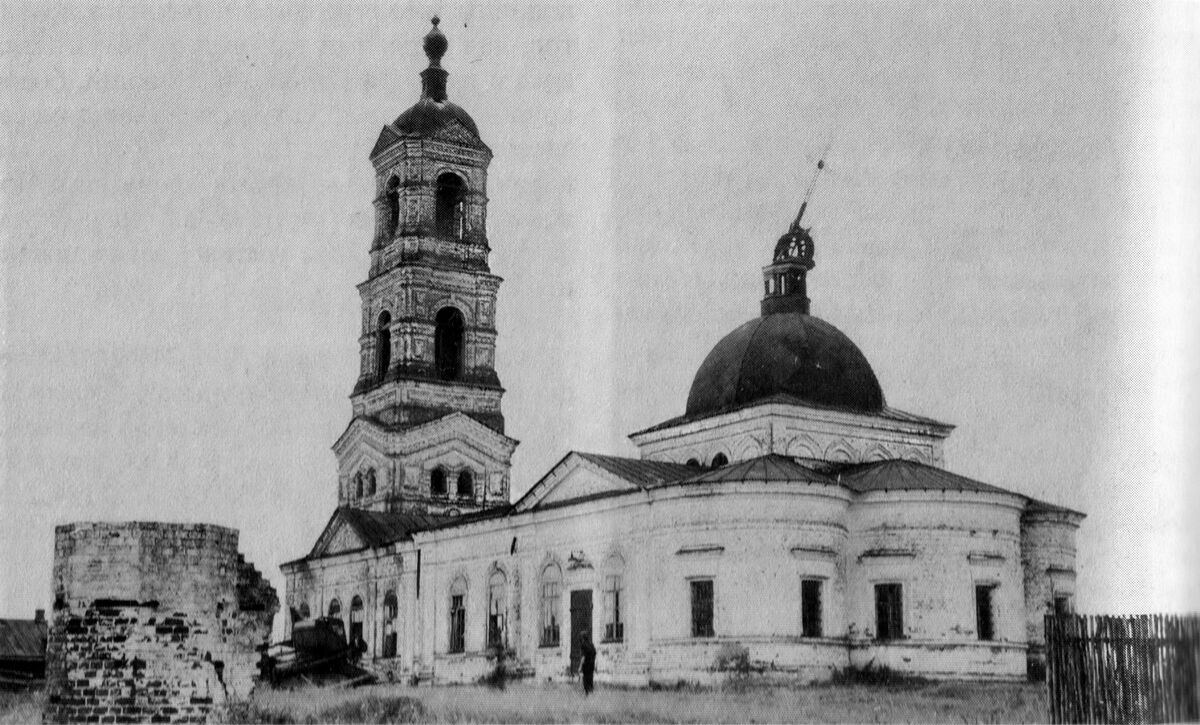 Церковь Введения во храм Пресвятой Богородицы, Леонтьево (Камешковский район, Владимирская область). архивная фотография, 1962 год. Иллюстрация из книги 