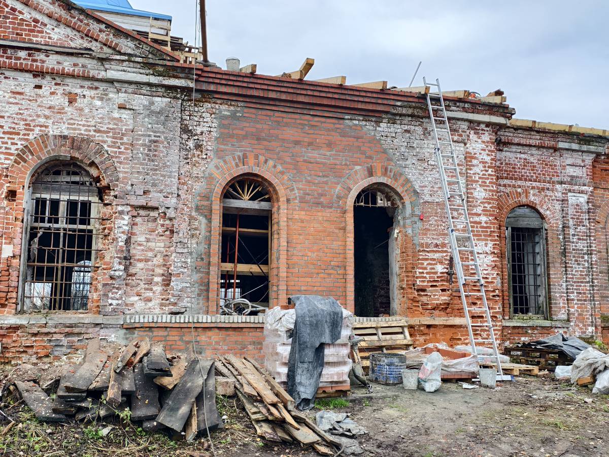 Церковь Введения во храм Пресвятой Богородицы, Леонтьево (Камешковский район, Владимирская область). архитектурные детали, Восстановительные работы с северо-запада