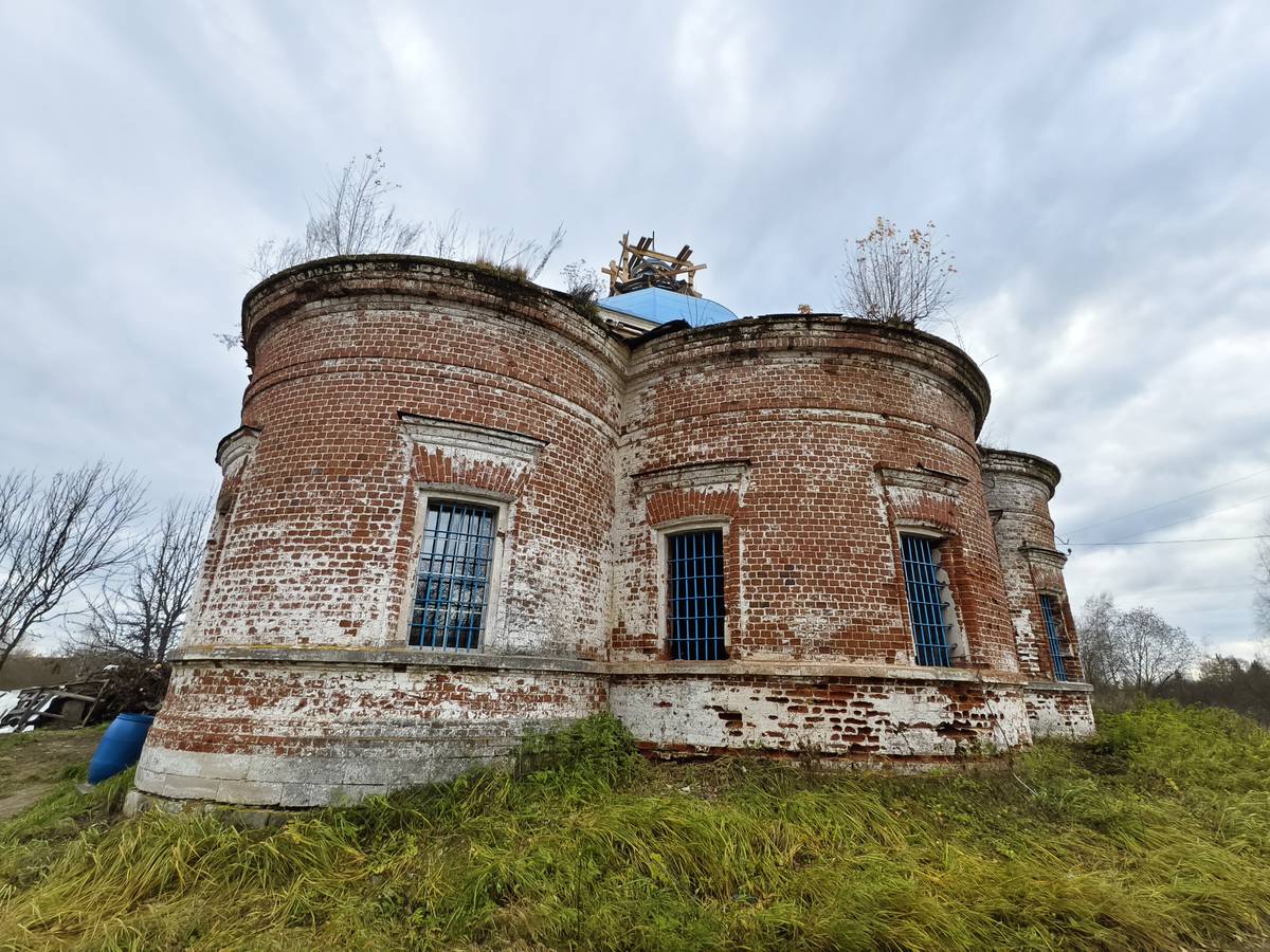 Церковь Введения во храм Пресвятой Богородицы, Леонтьево (Камешковский район, Владимирская область). архитектурные детали, Алтарная часть