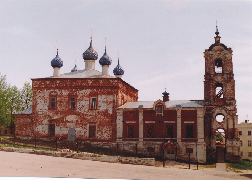 Касимов. Церковь Успения Пресвятой Богородицы. общий вид в ландшафте