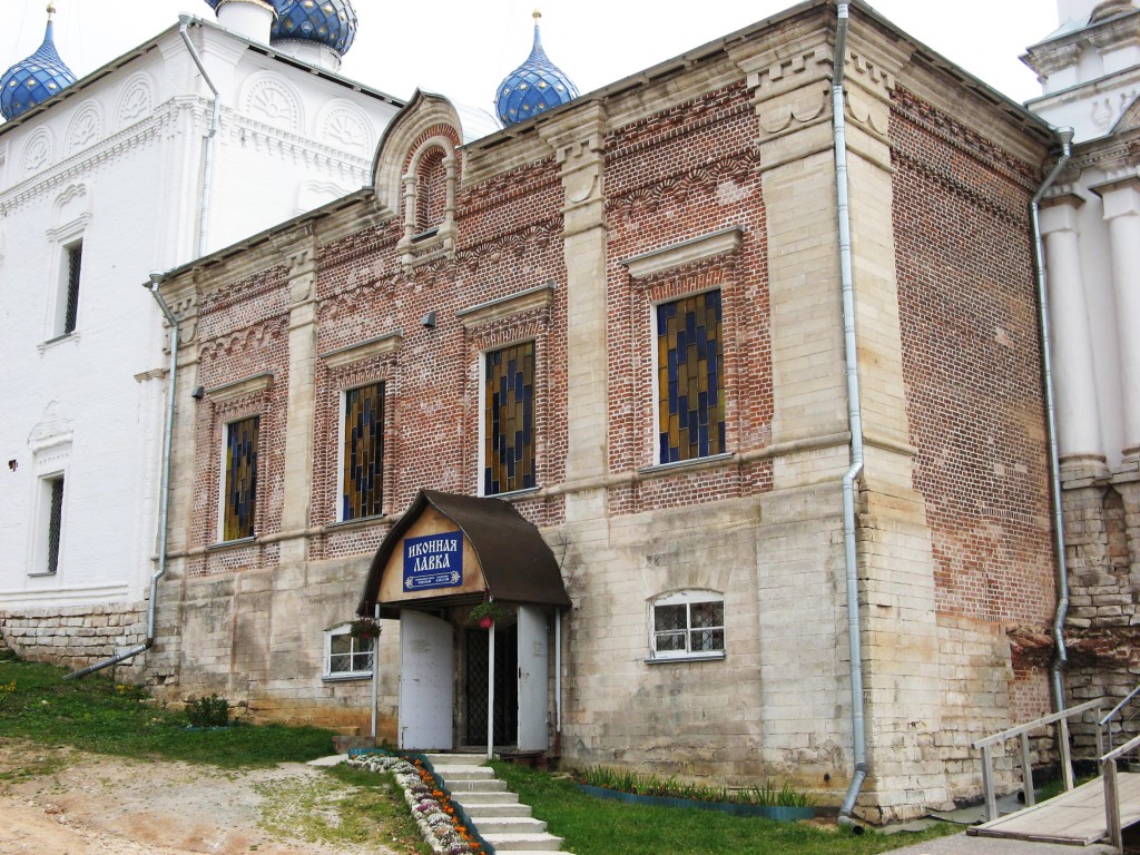 Церковь Успения Пресвятой Богородицы, Касимов (Касимовский район и г. Касимов, Рязанская область). фасады, Северный фасад трапезной  храма, где временно расположена церковная лавка.