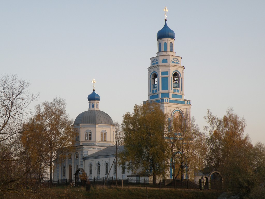 Саконы. Церковь Троицы Живоначальной. фасады