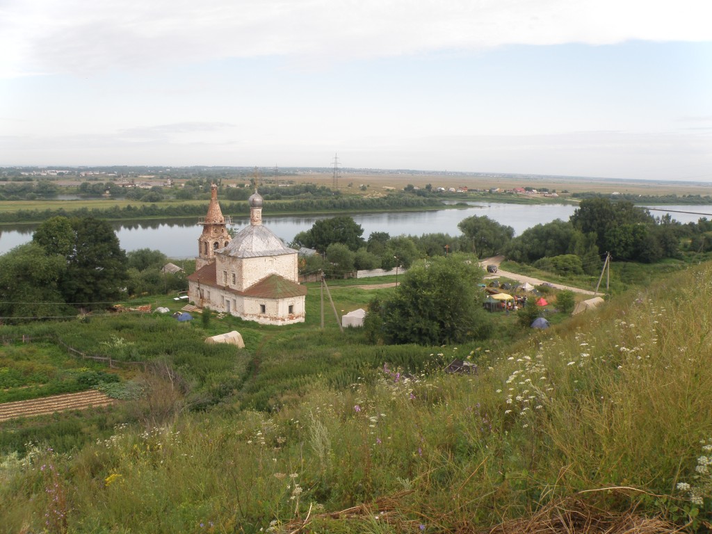 Старая Рязань. Церковь Спаса Преображения (Благовещения Пресвятой Богородицы). общий вид в ландшафте