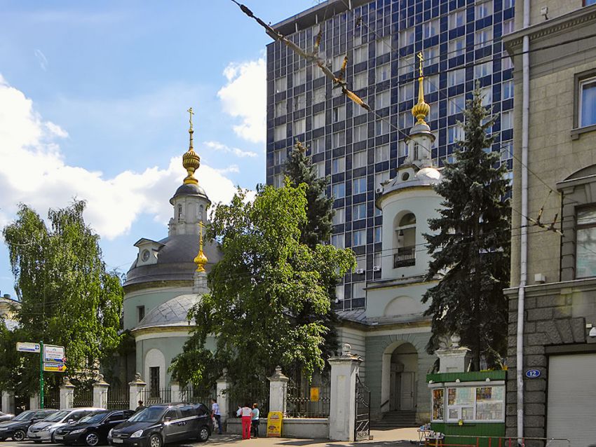 Церковь Космы и Дамиана (Исцеления Спасителем расслабленного) на Маросейке, Басманный (Центральный административный округ (ЦАО), г. Москва). фасады