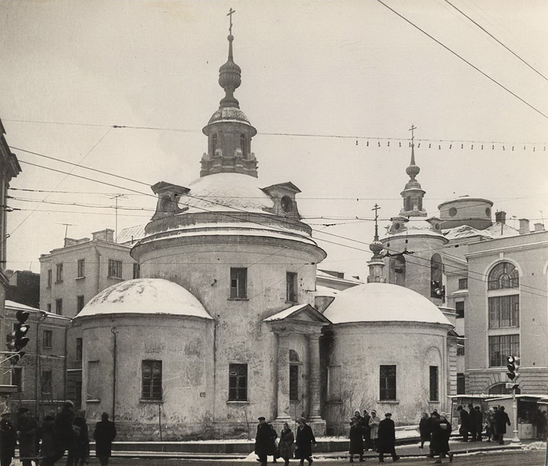 Басманный. Церковь Космы и Дамиана (Исцеления Спасителем расслабленного) на Маросейке. архивная фотография, Церковь Косьмы и Дамиана на Маросейке, 1967 год.