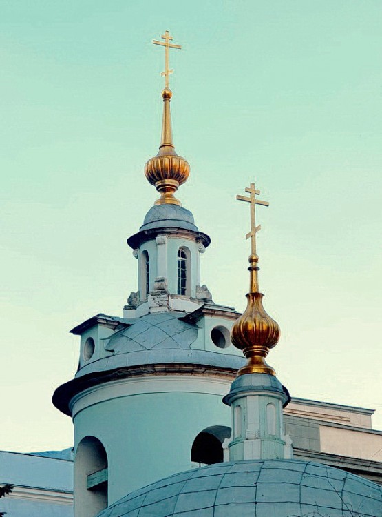 Церковь Космы и Дамиана (Исцеления Спасителем расслабленного) на Маросейке, Басманный (Центральный административный округ (ЦАО), г. Москва). архитектурные детали, Церковь Космы и Дамиана на Маросейке.Завершение основного обьема храма.