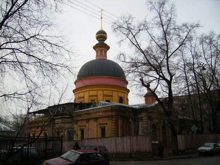 Басманный. Церковь Ирины (Троицы Живоначальной) в Покровском. фасады