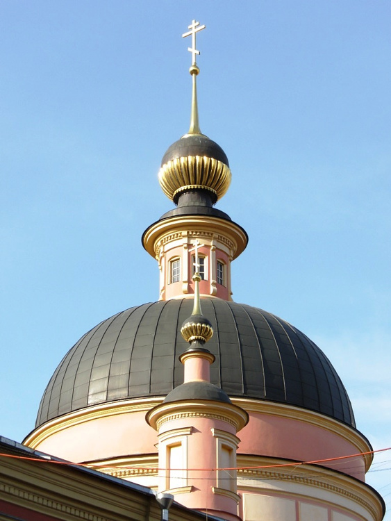 Басманный. Церковь Ирины (Троицы Живоначальной) в Покровском. архитектурные детали, Купола храма