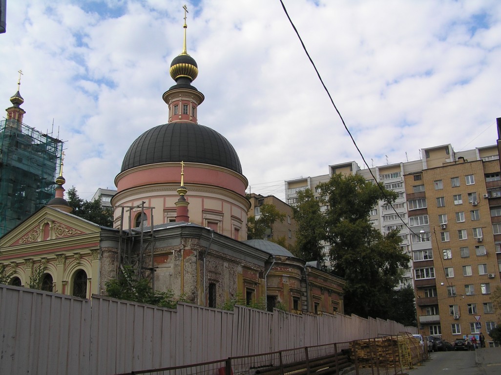 Басманный. Церковь Ирины (Троицы Живоначальной) в Покровском. фасады