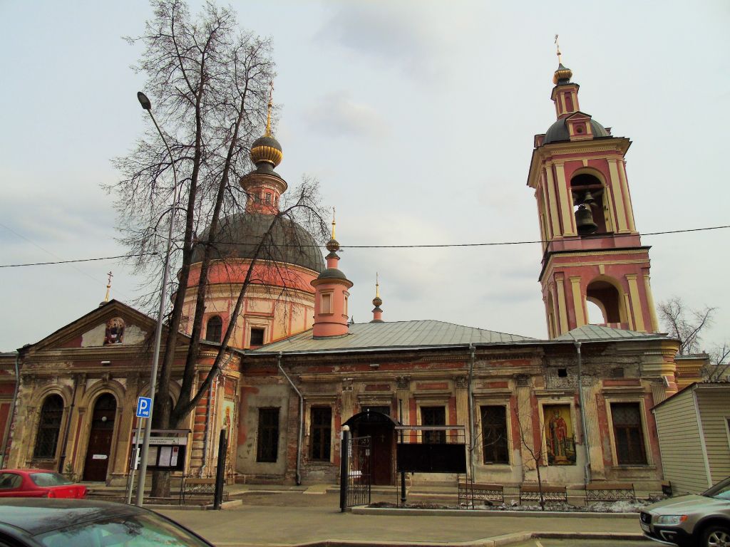 Басманный. Церковь Ирины (Троицы Живоначальной) в Покровском. фасады