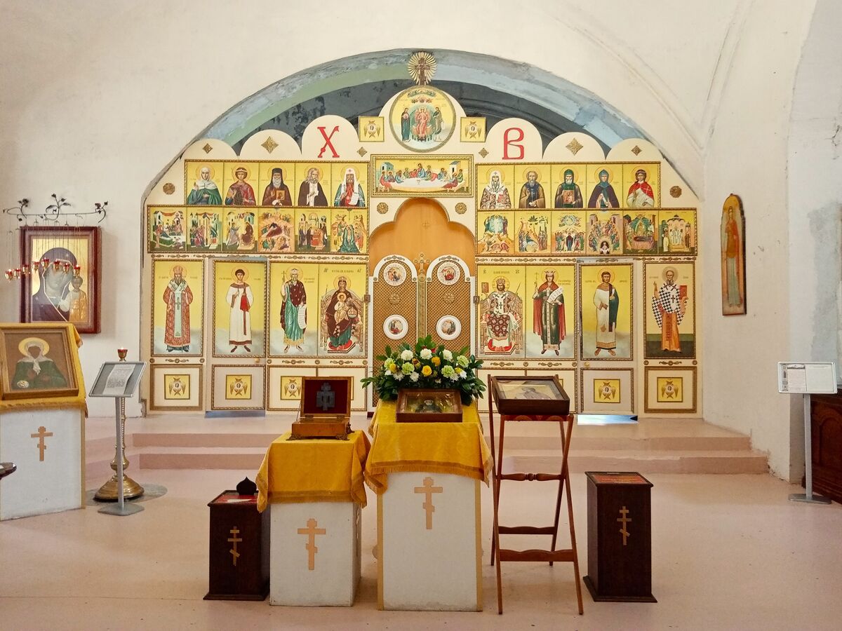 Церковь Ирины (Троицы Живоначальной) в Покровском, Басманный (Центральный административный округ (ЦАО), г. Москва). интерьер и убранство, Придел в честь великомученицы Ирины